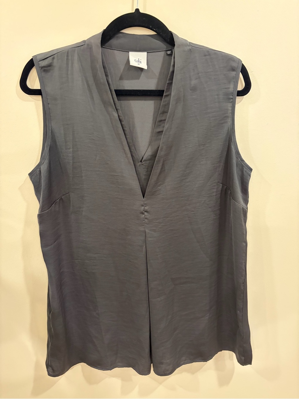 Cabi Sleeveless V-Neck Top in Gray Size M